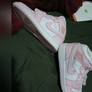 Stylish Women's Sneakers in Pink and White